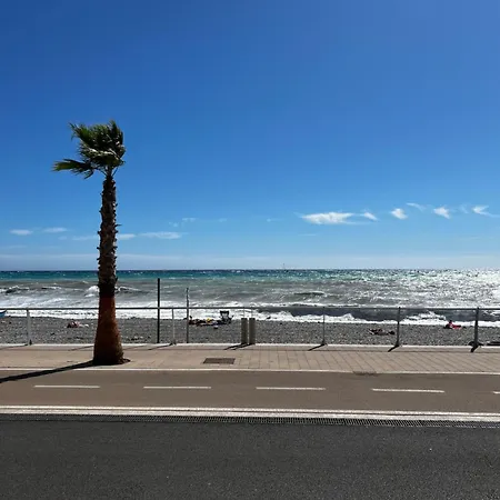 La Luna Sul Mare Vallecrosia