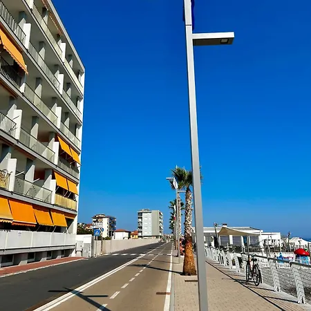 公寓 La Luna Sul Mare 瓦莱克罗夏